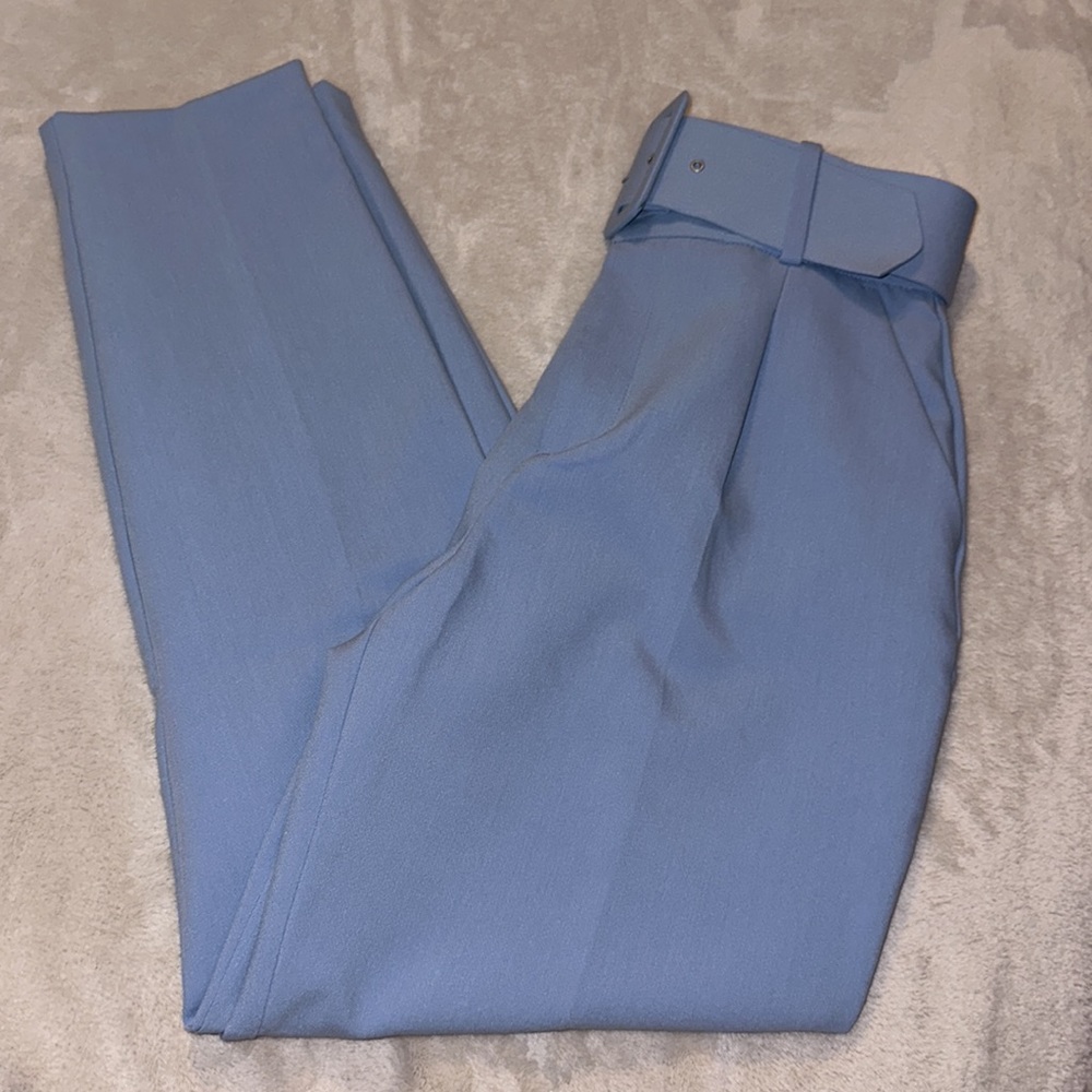 Beautiful periwinkle blue Zara dress pants. They are a size xs.